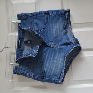 refuge Size 6 High Waisted Jean Shorts